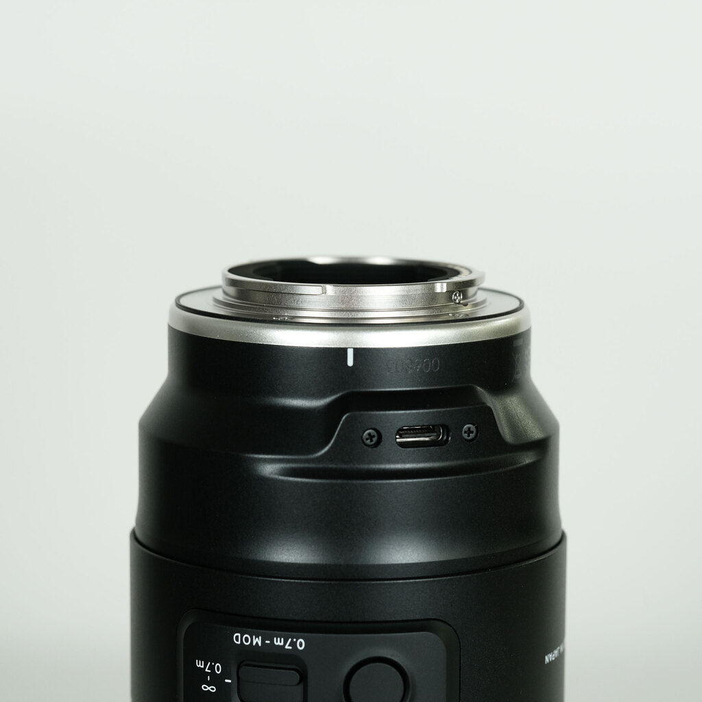 TAMRON 90mm F/2.8 Di III MACRO VXD [ソニーE用]