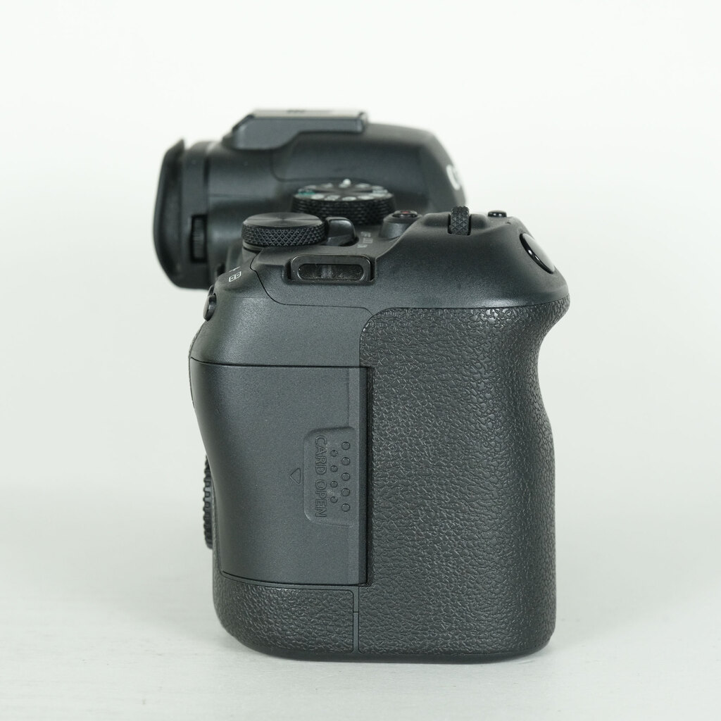 Canon EOS R6 Mark II [�{�f�B]