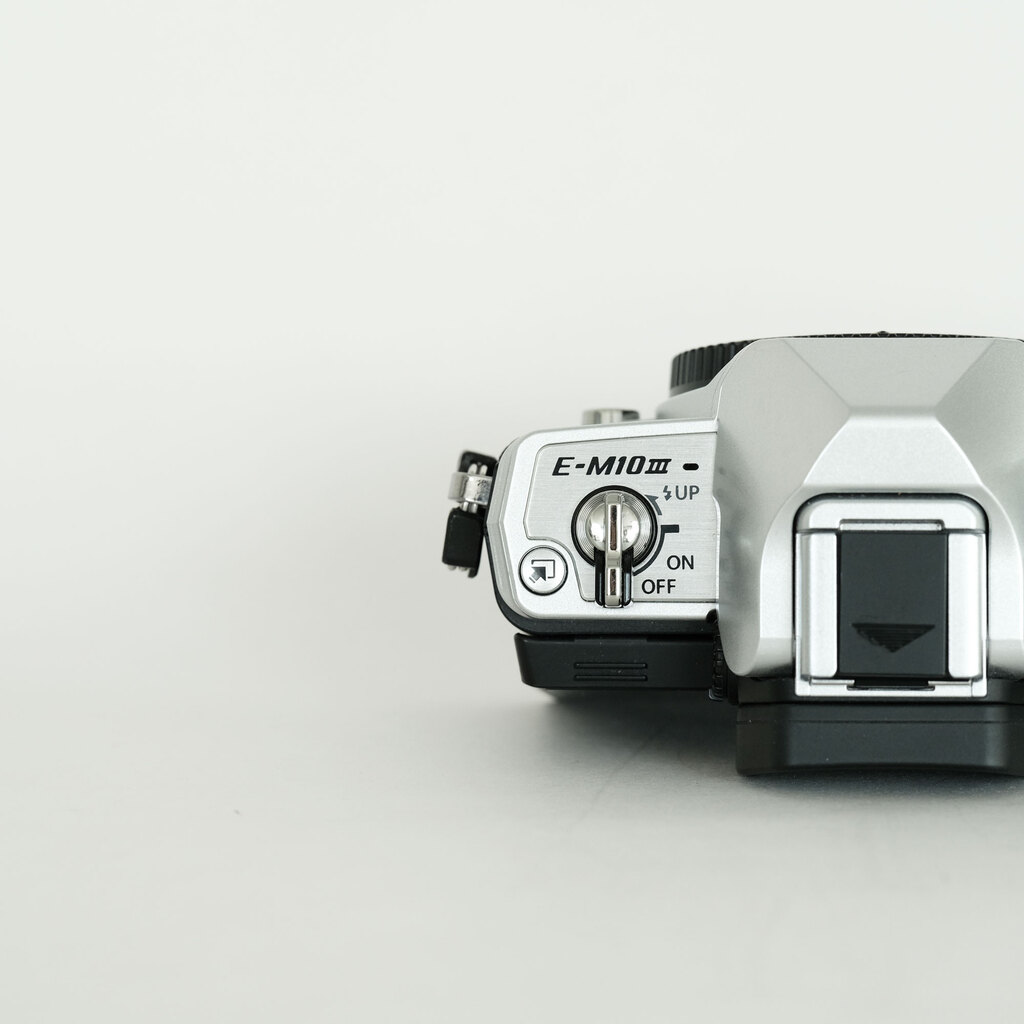 OLYMPUS OM-D E-M10 Mark III