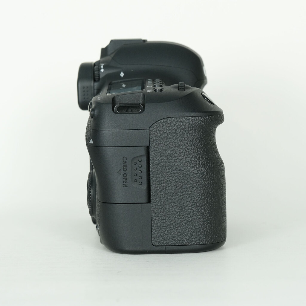 Canon EOS 6D Mark II [�{�f�B]