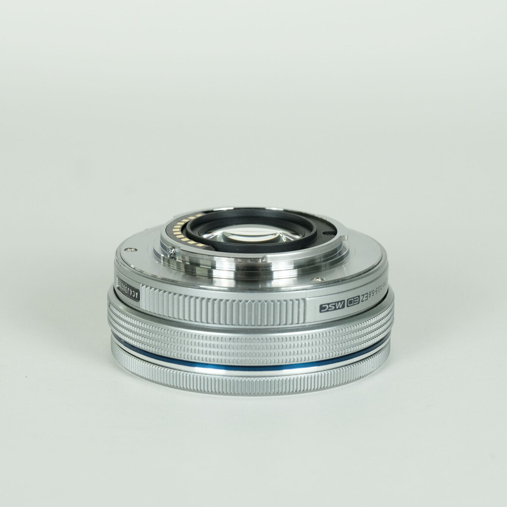 OLYMPUS M.ZUIKO DIGITAL ED 14-42mm F3.5-5.6 EZ シルバーの出品