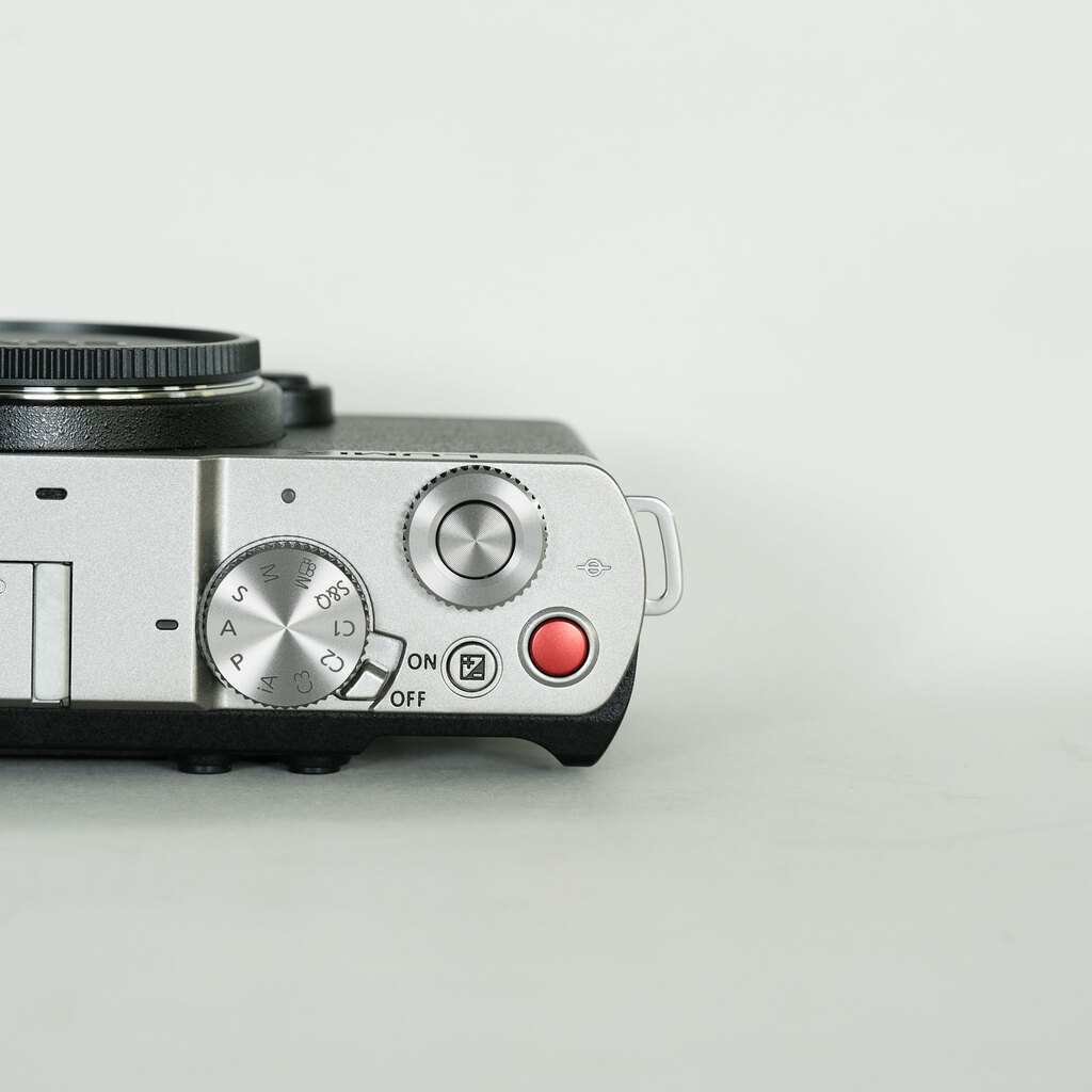 Panasonic LUMIX DC-S9