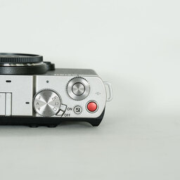 Panasonic LUMIX DC-S9