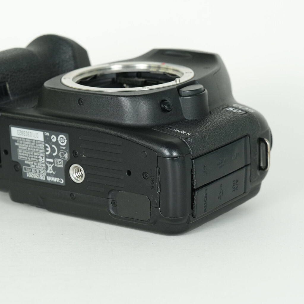 Canon EOS 5D MarkII ボディの出品 | ONE SCENE（ワンシーン）