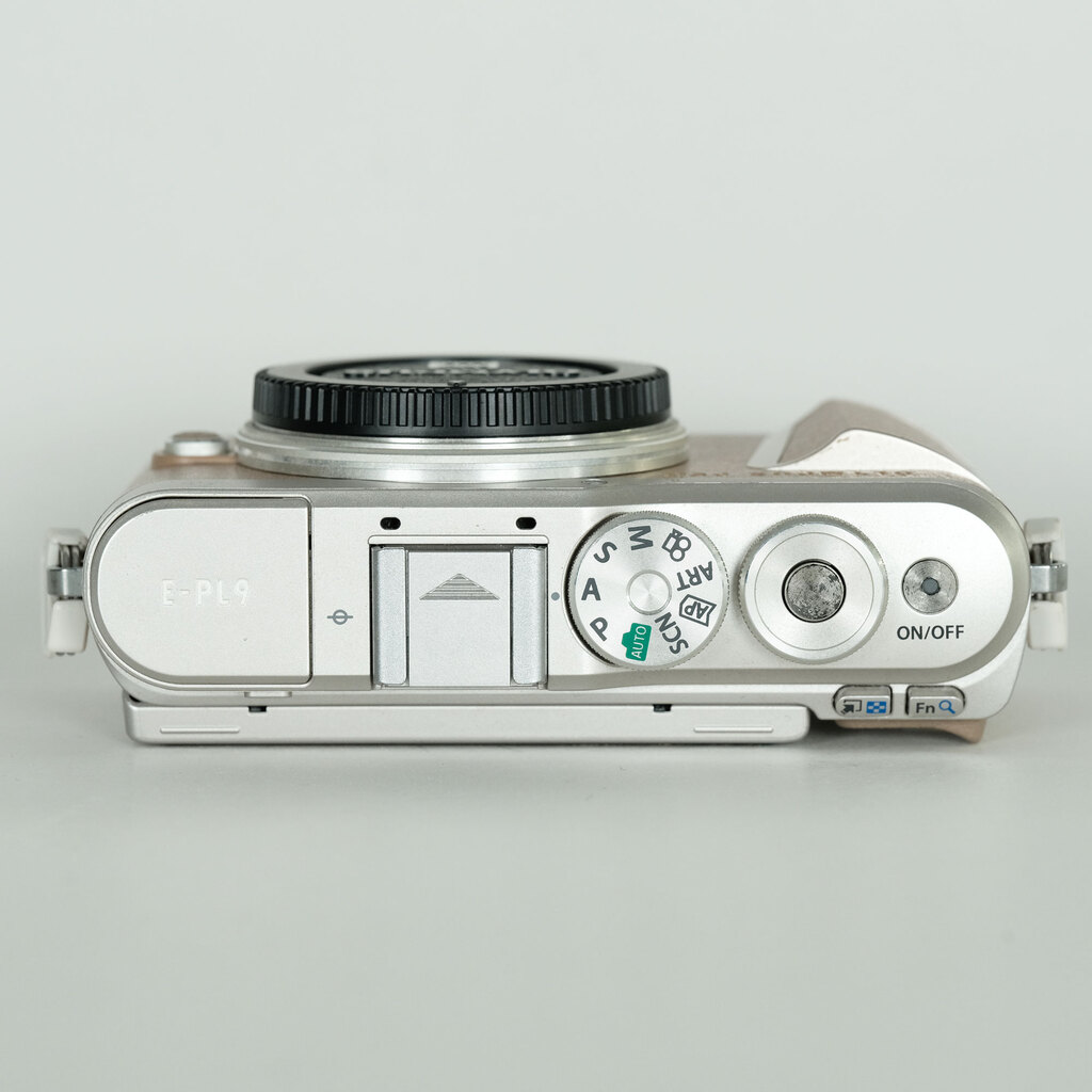 OLYMPUS PEN E-PL9