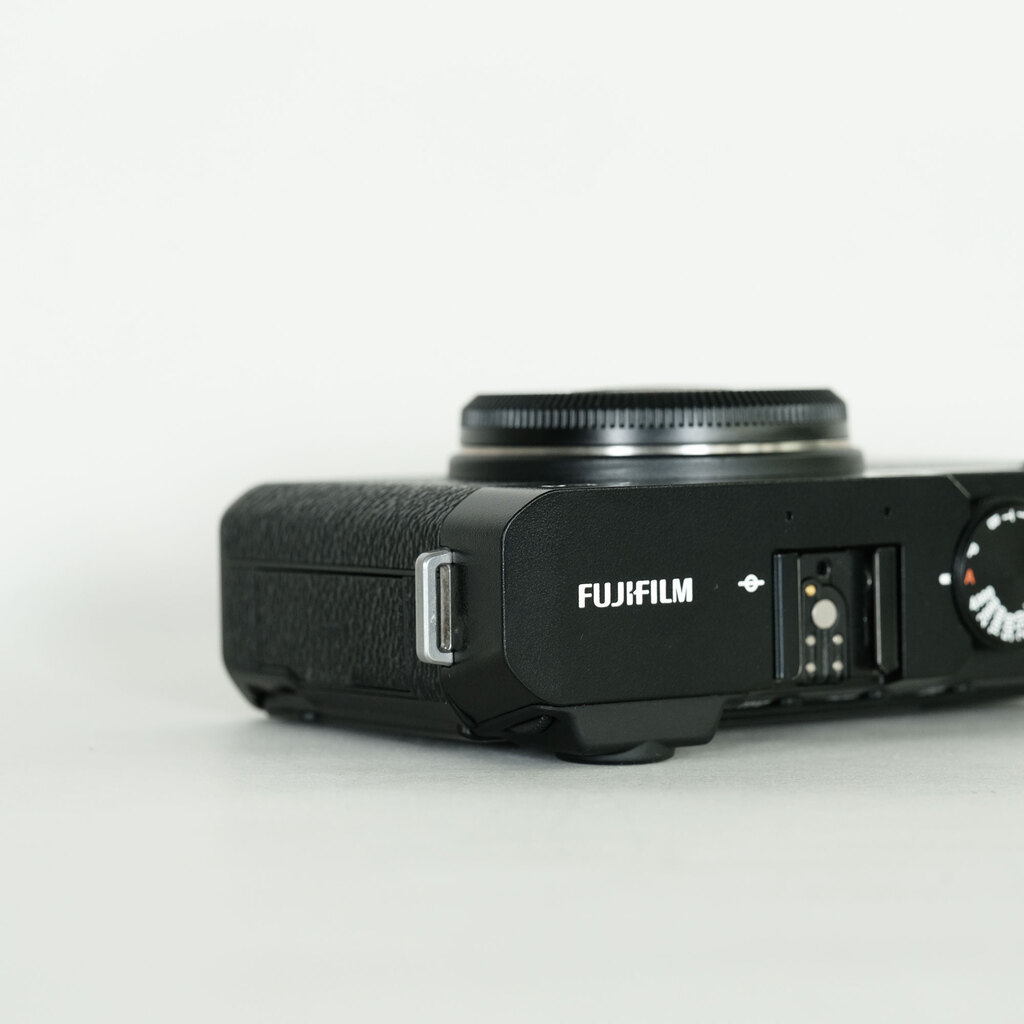 FUJIFILM X-E4