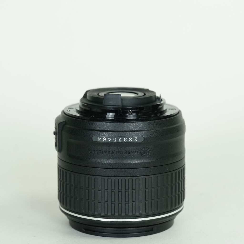 Nikon AF-S DX NIKKOR 18-55mm f3.5-5.6G VR II Nikon AF-S DX NIKKOR 18-55mm f3.5-5.6G VR II