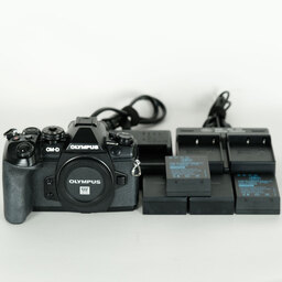 OLYMPUS OM-D E-M1 Mark II