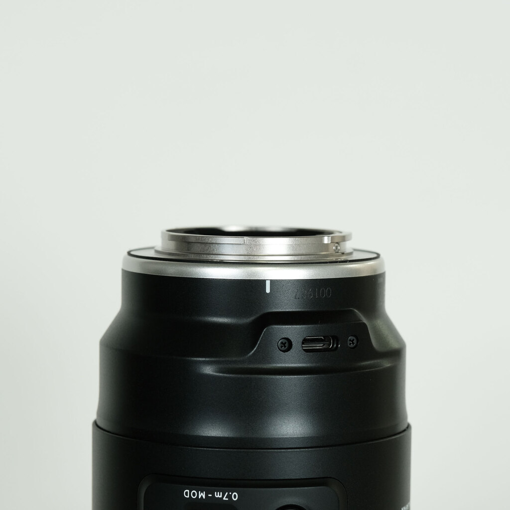 TAMRON 90mm F/2.8 Di III MACRO VXD [ソニーE用]