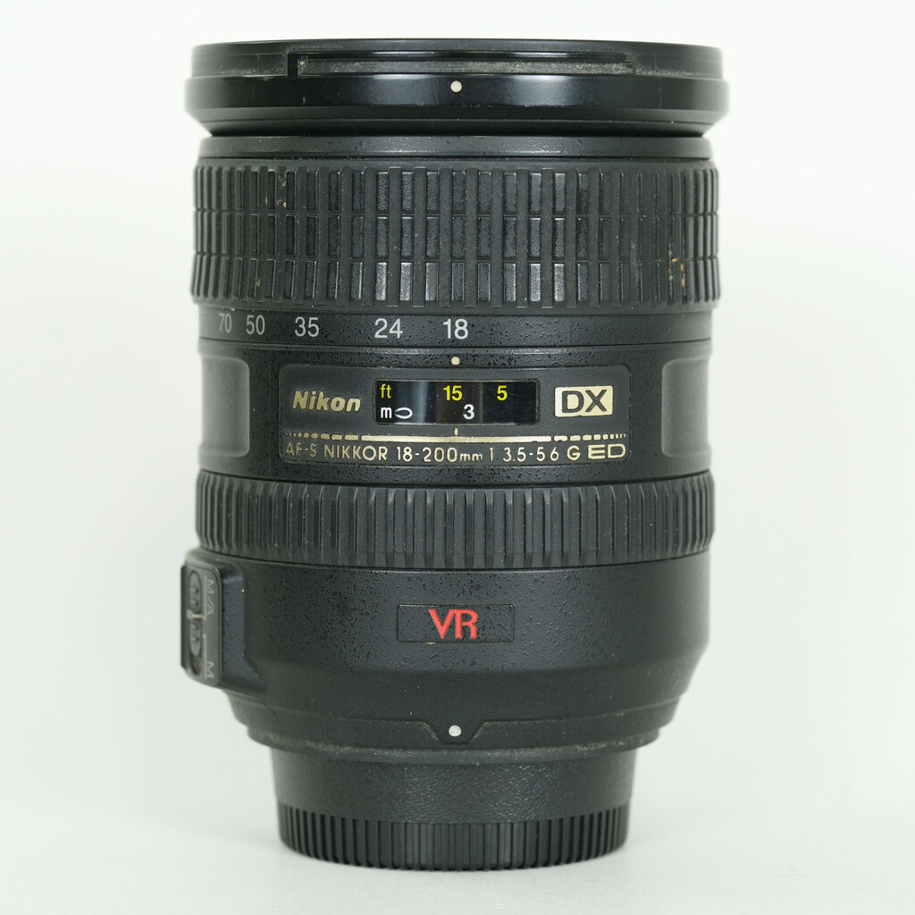 Nikon AF-S DX VR Zoom-Nikkor 18-200mm F3.5-5.6G IF-ED Nikon AF-S DX VR Zoom-Nikkor 18-200mm F3.5-5.6G IF-ED
