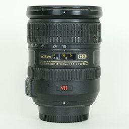 Nikon AF-S DX VR Zoom-Nikkor 18-200mm F3.5-5.6G IF-ED Nikon AF-S DX VR Zoom-Nikkor 18-200mm F3.5-5.6G IF-ED