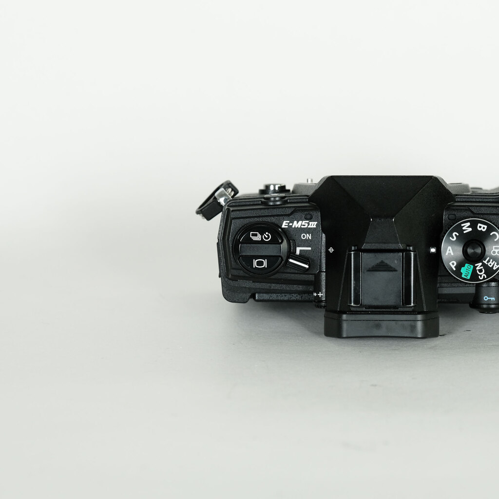 OLYMPUS OM-D E-M5 Mark III
