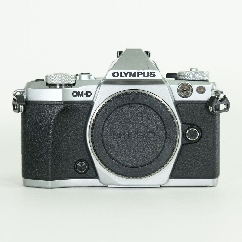 OLYMPUS OM-D E-M5 Mark II