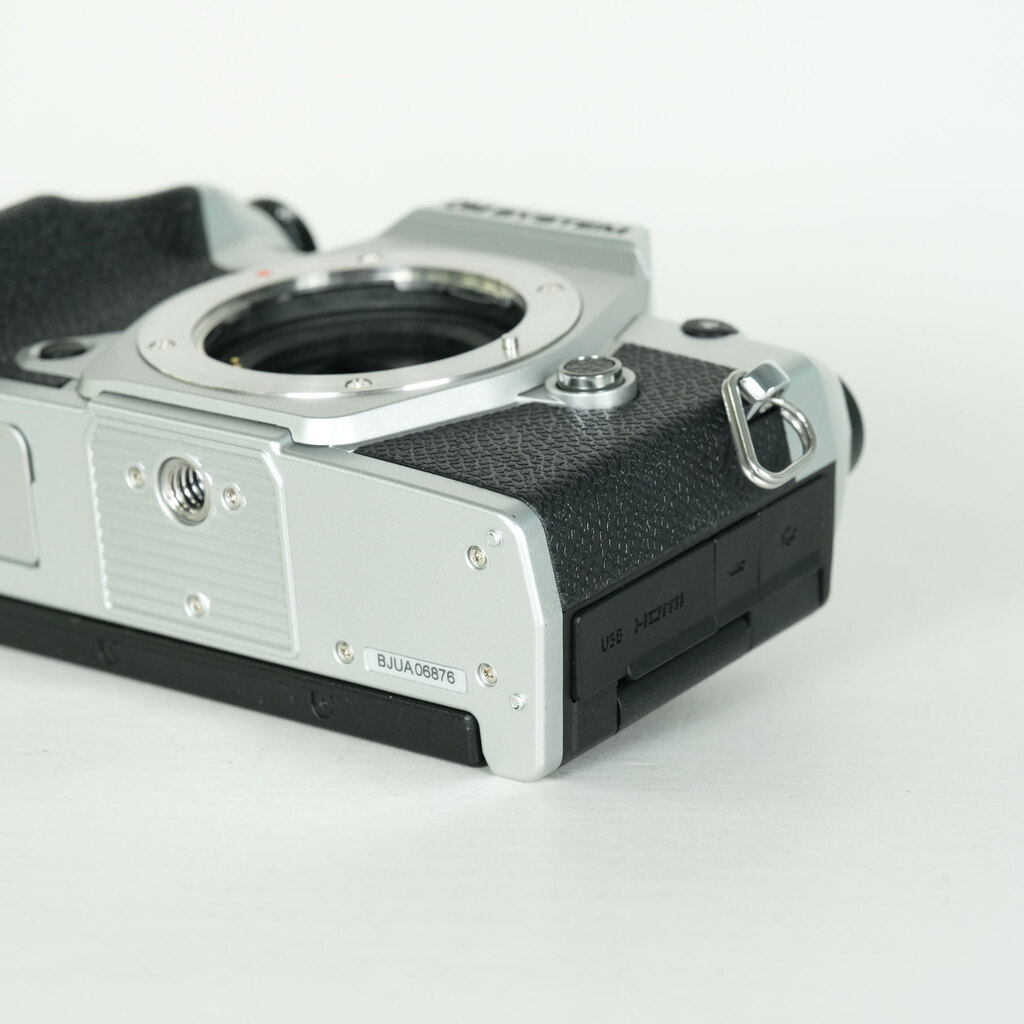 OM SYSTEM OM-5 Mark II ボディ シルバーの出品 | ONE SCENE（ワンシーン）