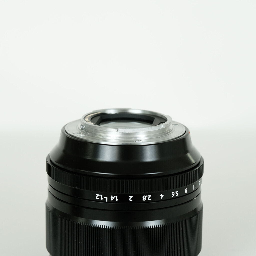 FUJIFILM XF56mmF1.2 R