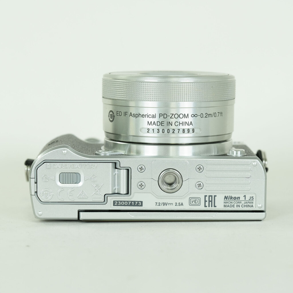 Nikon Nikon1 J5 標準パワーズームレンズキット シルバー Nikon Nikon1 J5 標準パワーズームレンズキット シルバー
