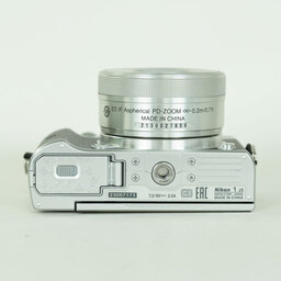 Nikon Nikon1 J5 標準パワーズームレンズキット シルバー Nikon Nikon1 J5 標準パワーズームレンズキット シルバー