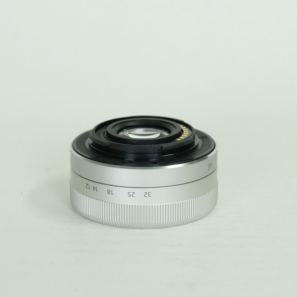 Panasonic LUMIX G VARIO 12-32mm / F3.5-5.6 ASPH. / MEGA O.I.S.