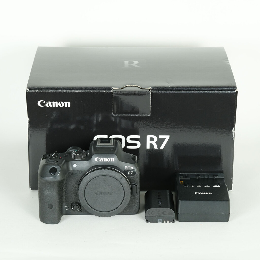 Canon EOS R7 Canon EOS R7