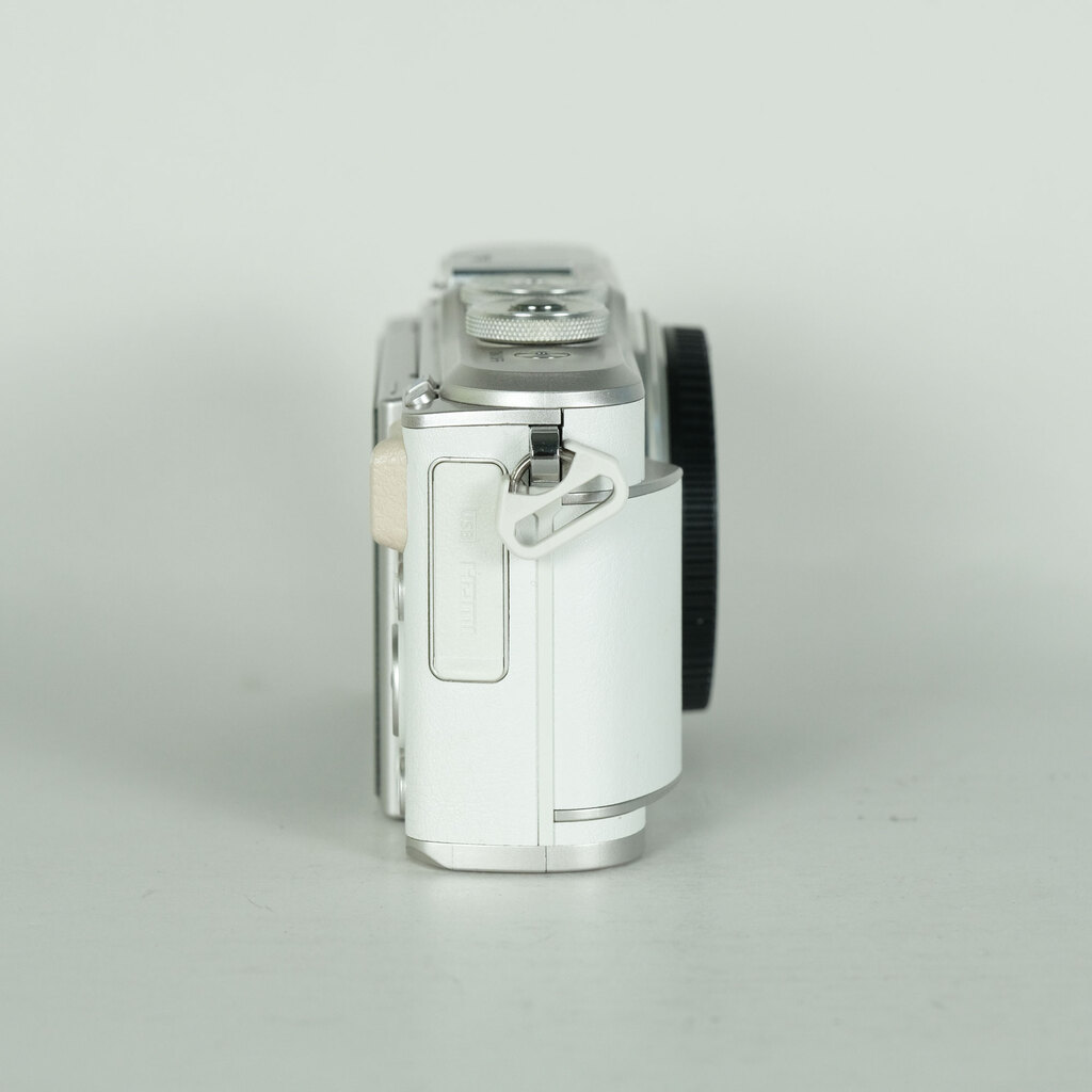 OLYMPUS PEN E-PL9