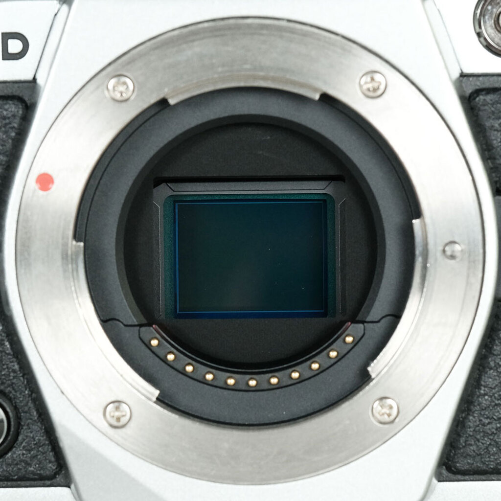 OLYMPUS OM-D E-M5 Mark II