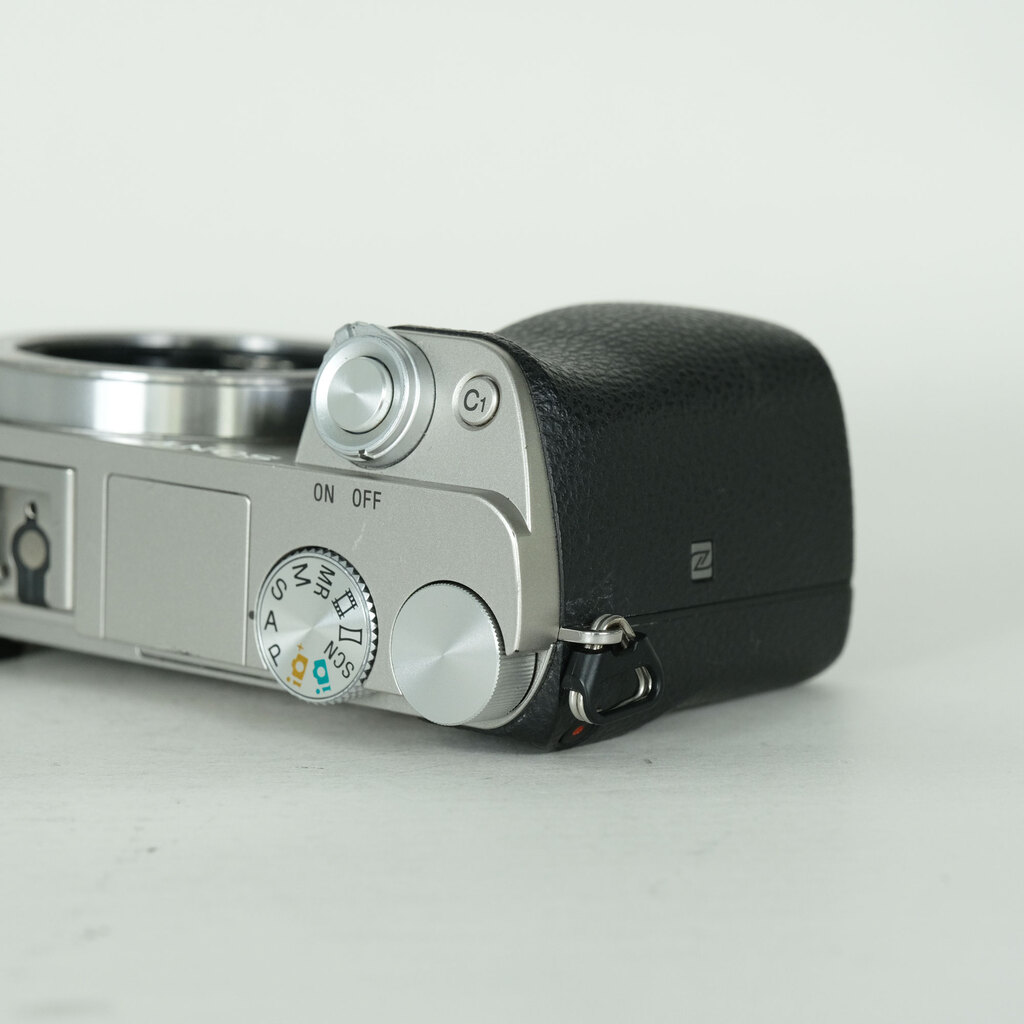 SONY α6000（ILCE-6000）の出品 | ONE SCENE（ワンシーン）