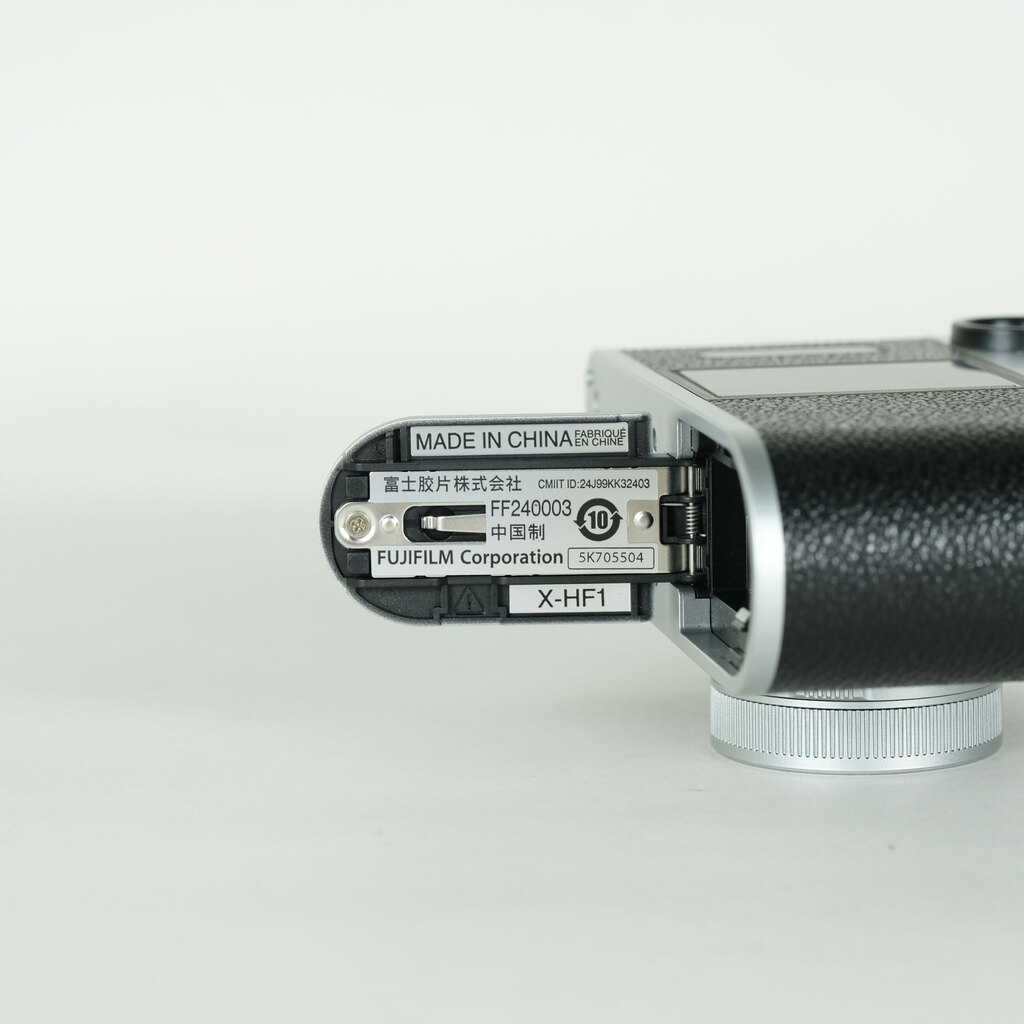 FUJIFILM X half X-HF1