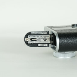 FUJIFILM X half X-HF1