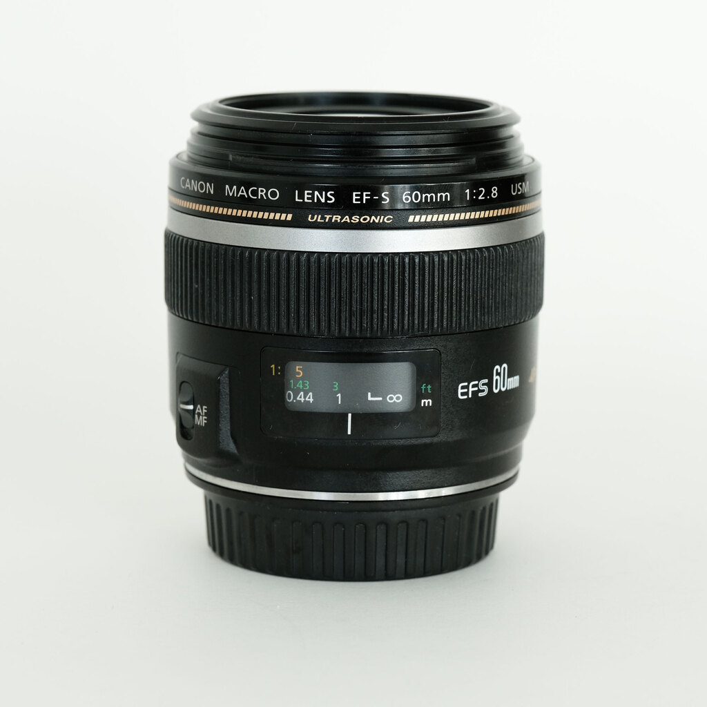 【美品・防湿庫保存】EF-S60mm F2.8 マクロ USM Canon EF-S60mm F2.8 マクロ USMの出品 | ONE SCENE（ワンシーン）
