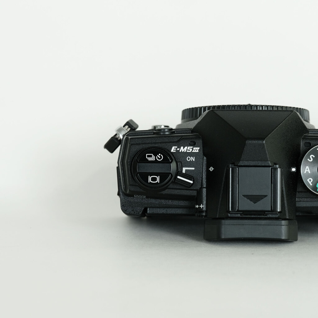 OLYMPUS OM-D E-M5 Mark III