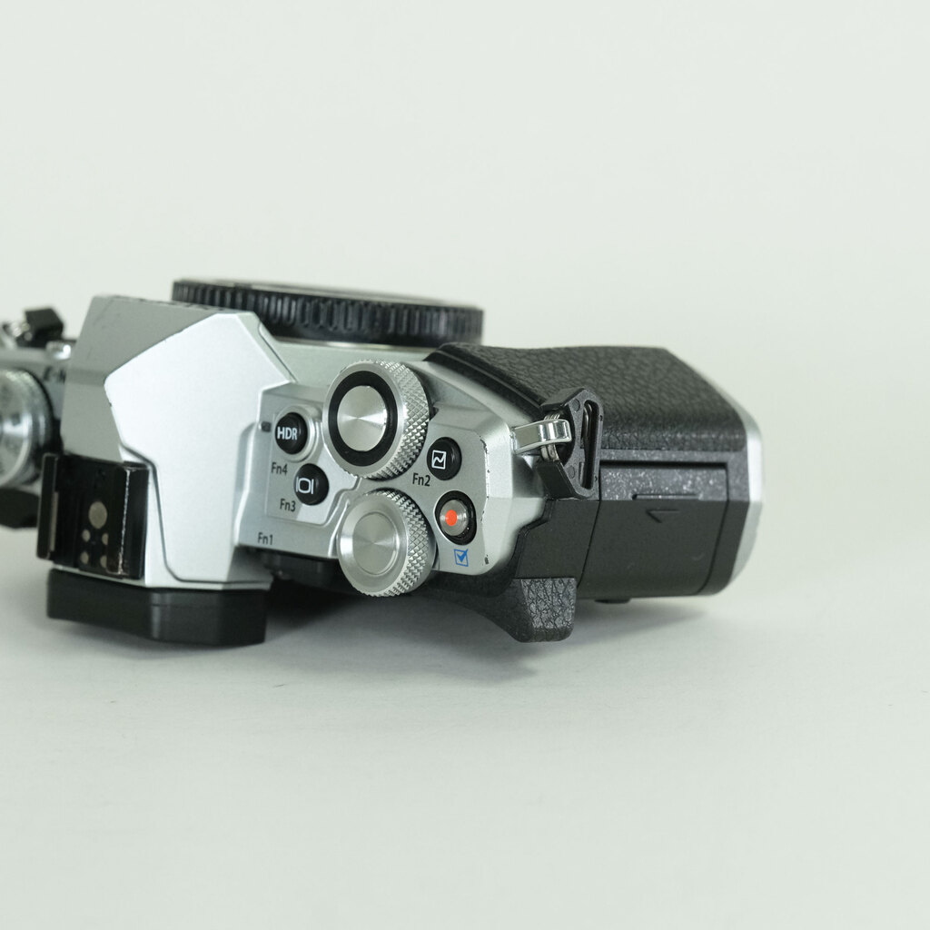 OLYMPUS OM-D E-M5 Mark II