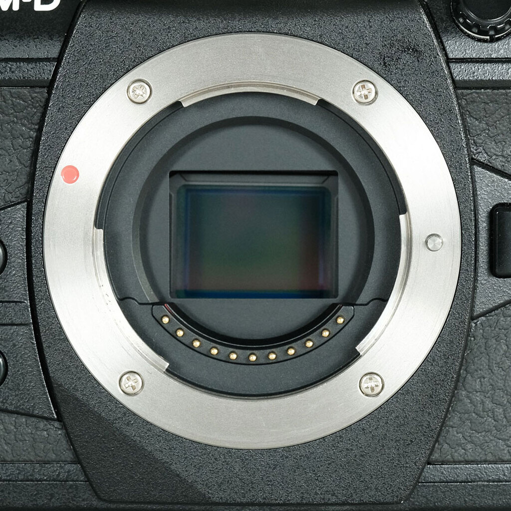 OLYMPUS OM-D E-M1 Mark II