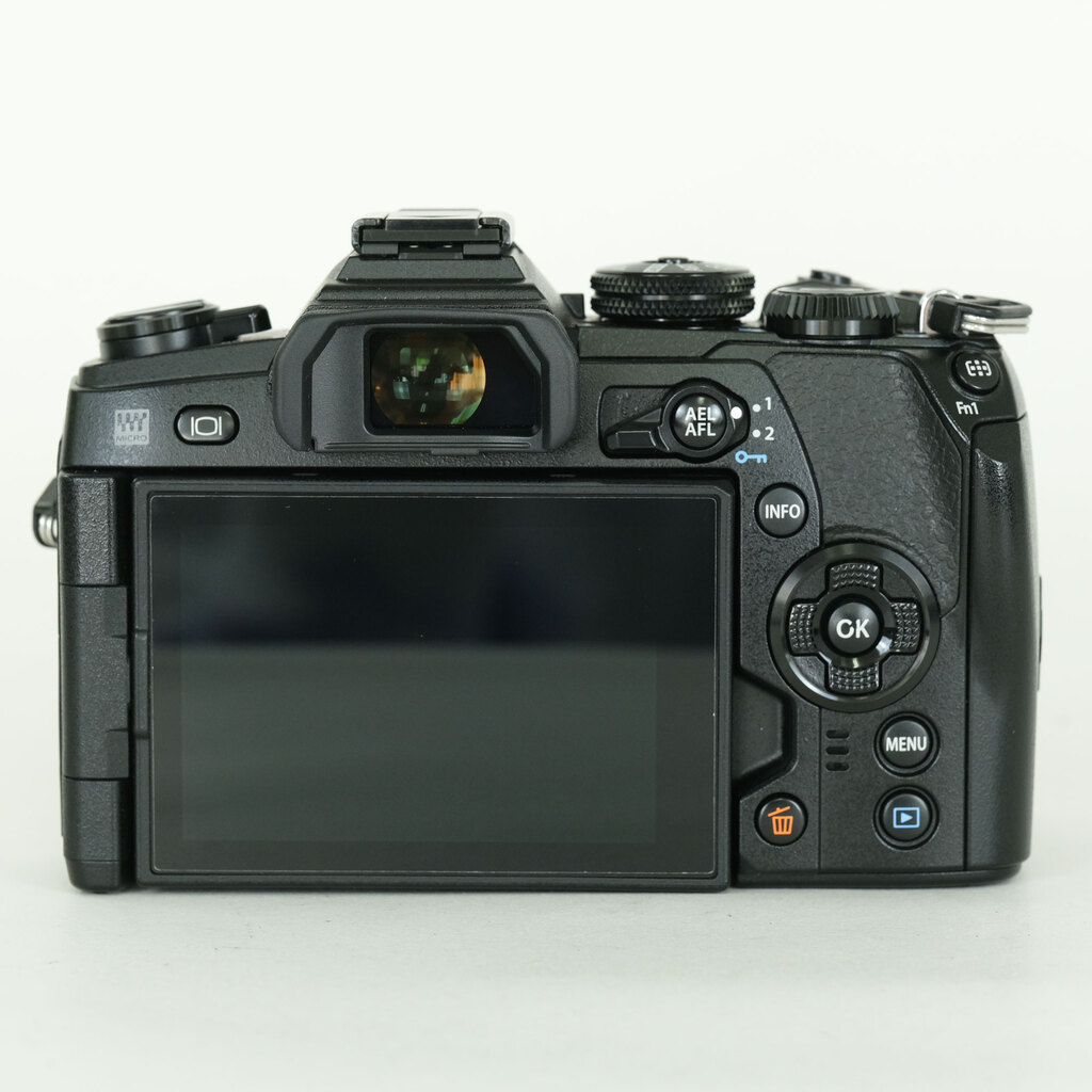 OLYMPUS OM-D E-M1 Mark II OLYMPUS OM-D E-M1 Mark II