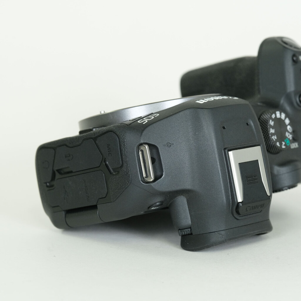 Canon EOS R7 Canon EOS R7