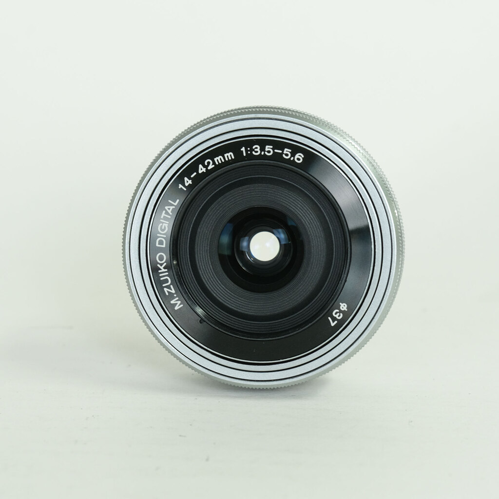 OLYMPUS M.ZUIKO DIGITAL ED 14-42mm F3.5-5.6 EZ シルバー
