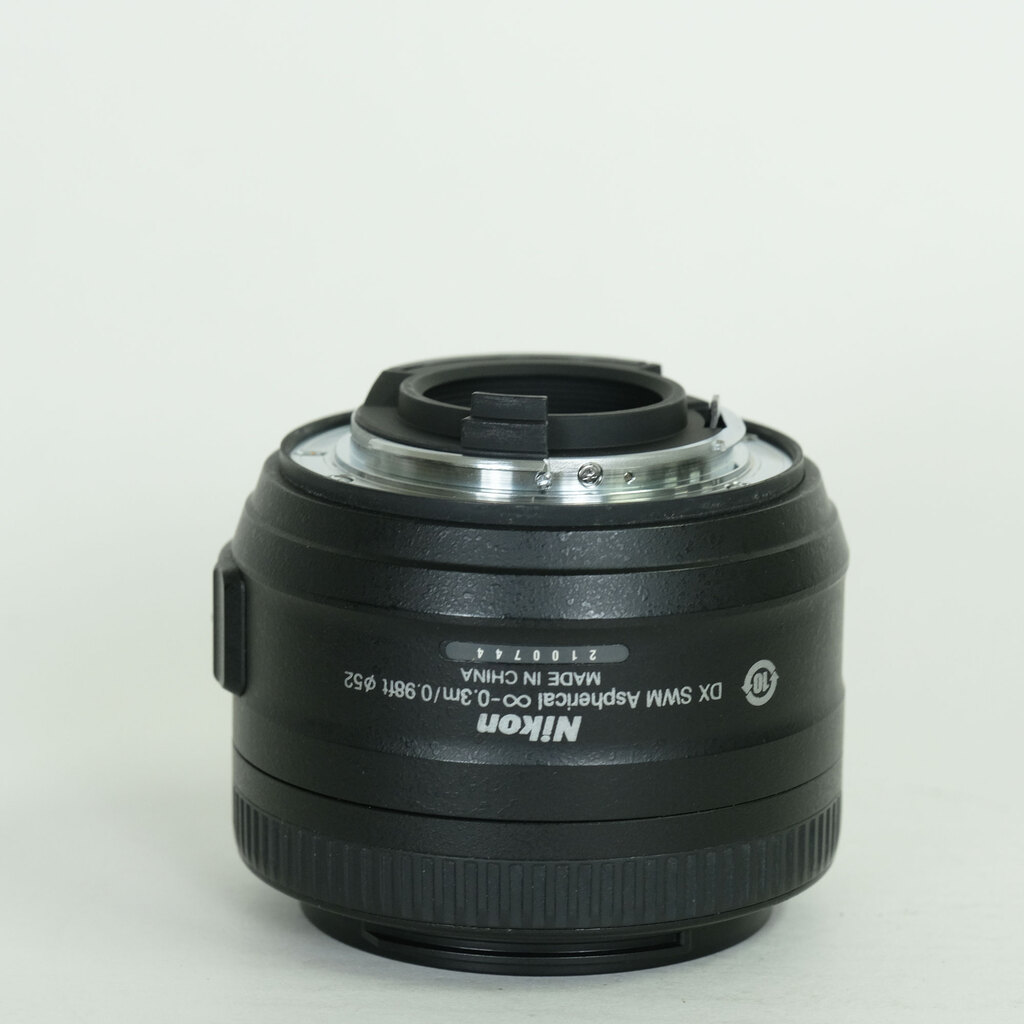 Nikon AF-S DX NIKKOR 35mm f/1.8G Nikon AF-S DX NIKKOR 35mm f/1.8G