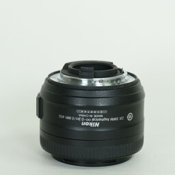 Nikon AF-S DX NIKKOR 35mm f/1.8G Nikon AF-S DX NIKKOR 35mm f/1.8G