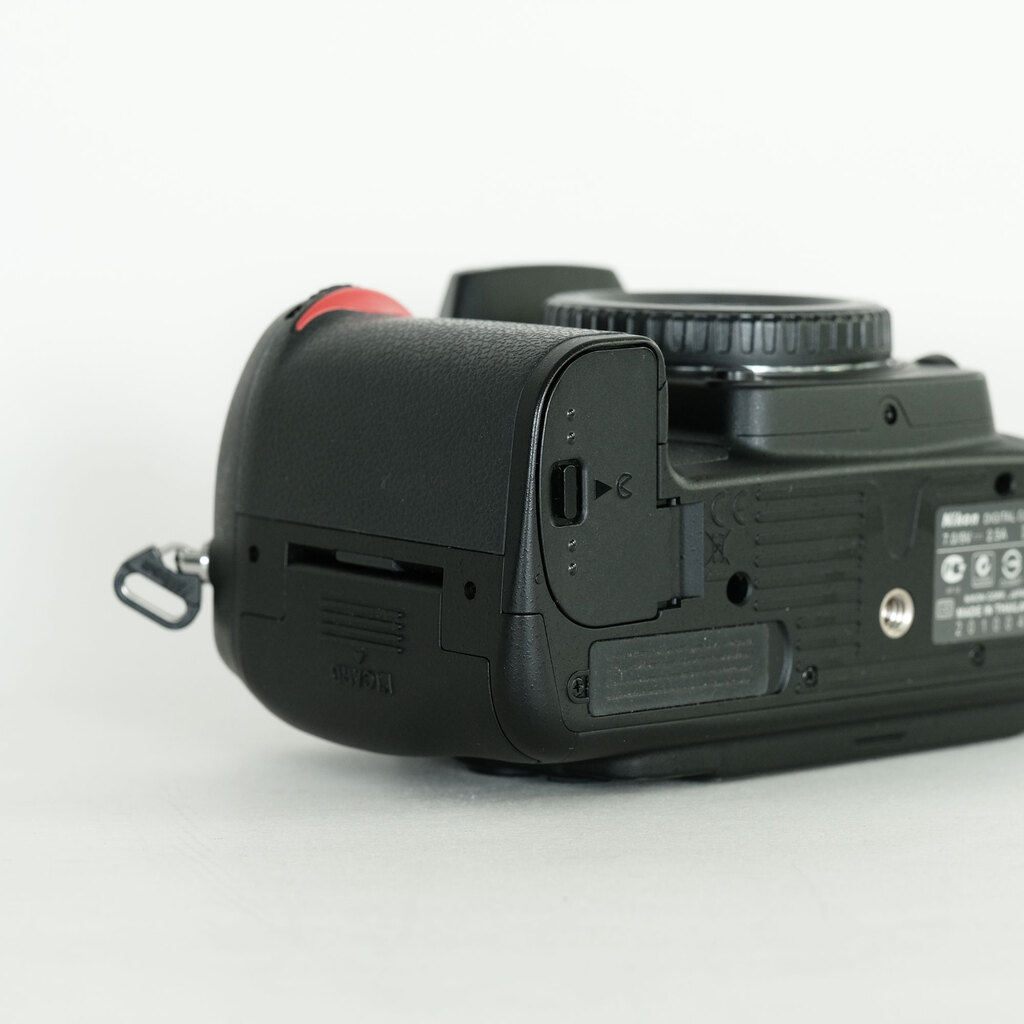 Nikon D7000の出品 | ONE SCENE（ワンシーン）