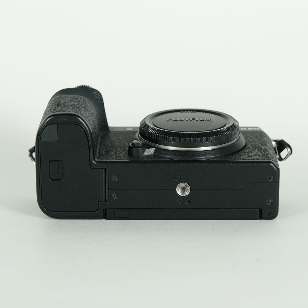 FUJIFILM X-S20
