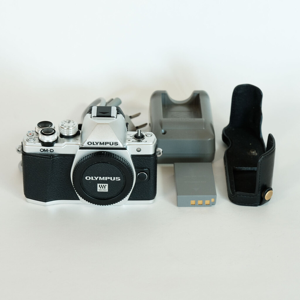 OLYMPUS OM-D E-M10 Mark II OLYMPUS OM-D E-M10 Mark II