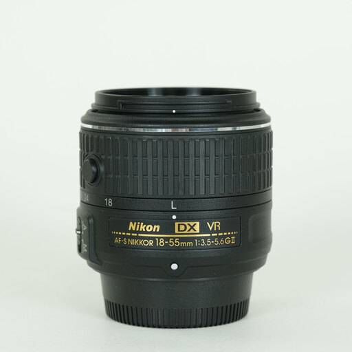 Nikon AF-S DX NIKKOR 18-55mm f3.5-5.6G VR II Nikon AF-S DX NIKKOR 18-55mm f3.5-5.6G VR II