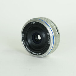OLYMPUS M.ZUIKO DIGITAL 17mm F2.8 シルバー