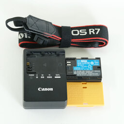 Canon EOS R7 Canon EOS R7