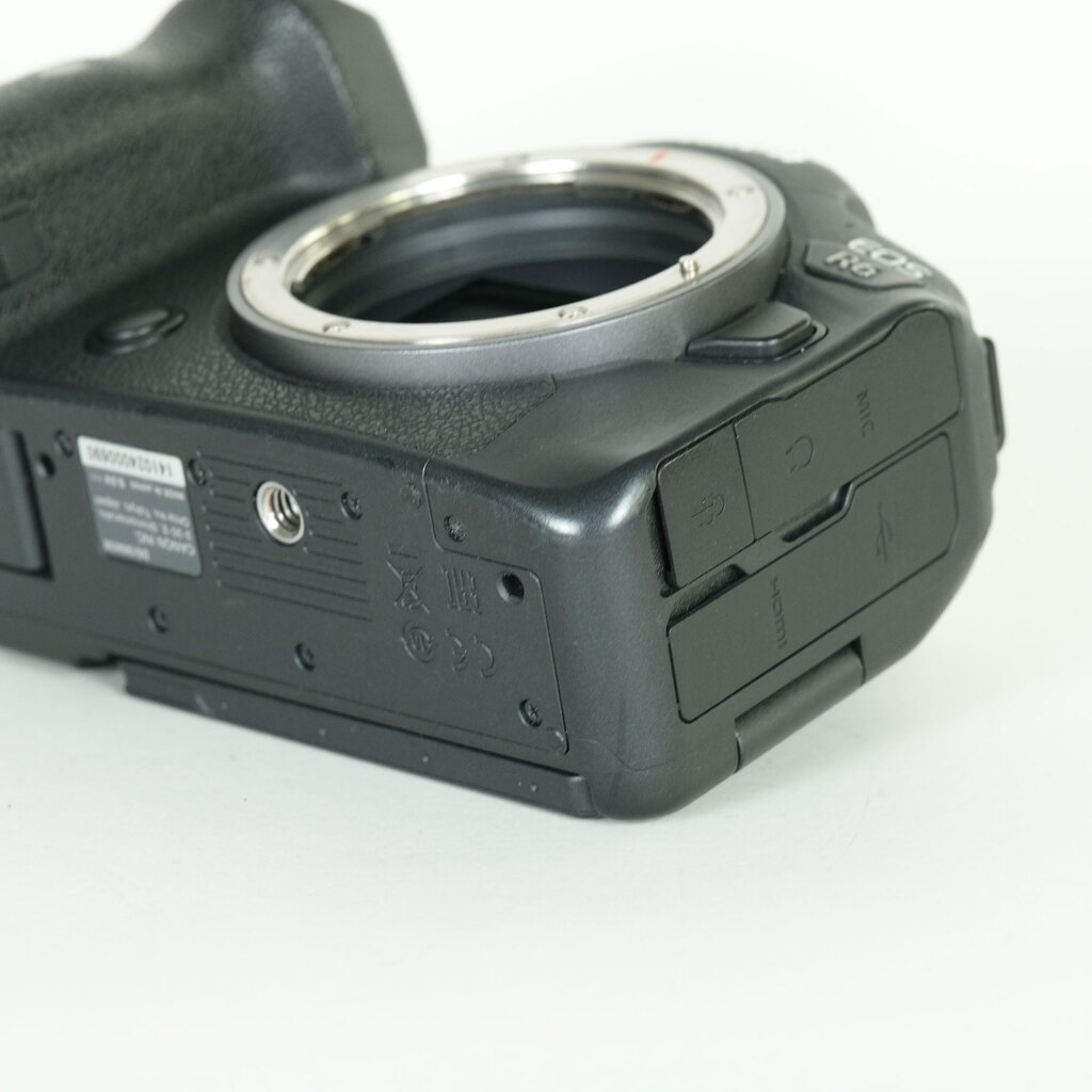 Canon EOS R6 Canon EOS R6