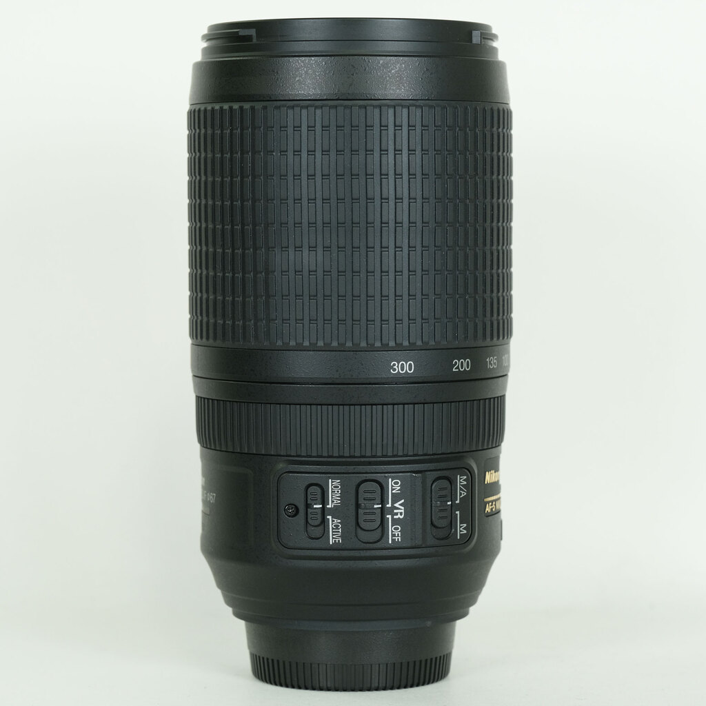 Nikon AF-S VR Zoom-Nikkor 70-300mm F4.5-5.6G IF-ED Nikon AF-S VR Zoom-Nikkor 70-300mm F4.5-5.6G IF-ED