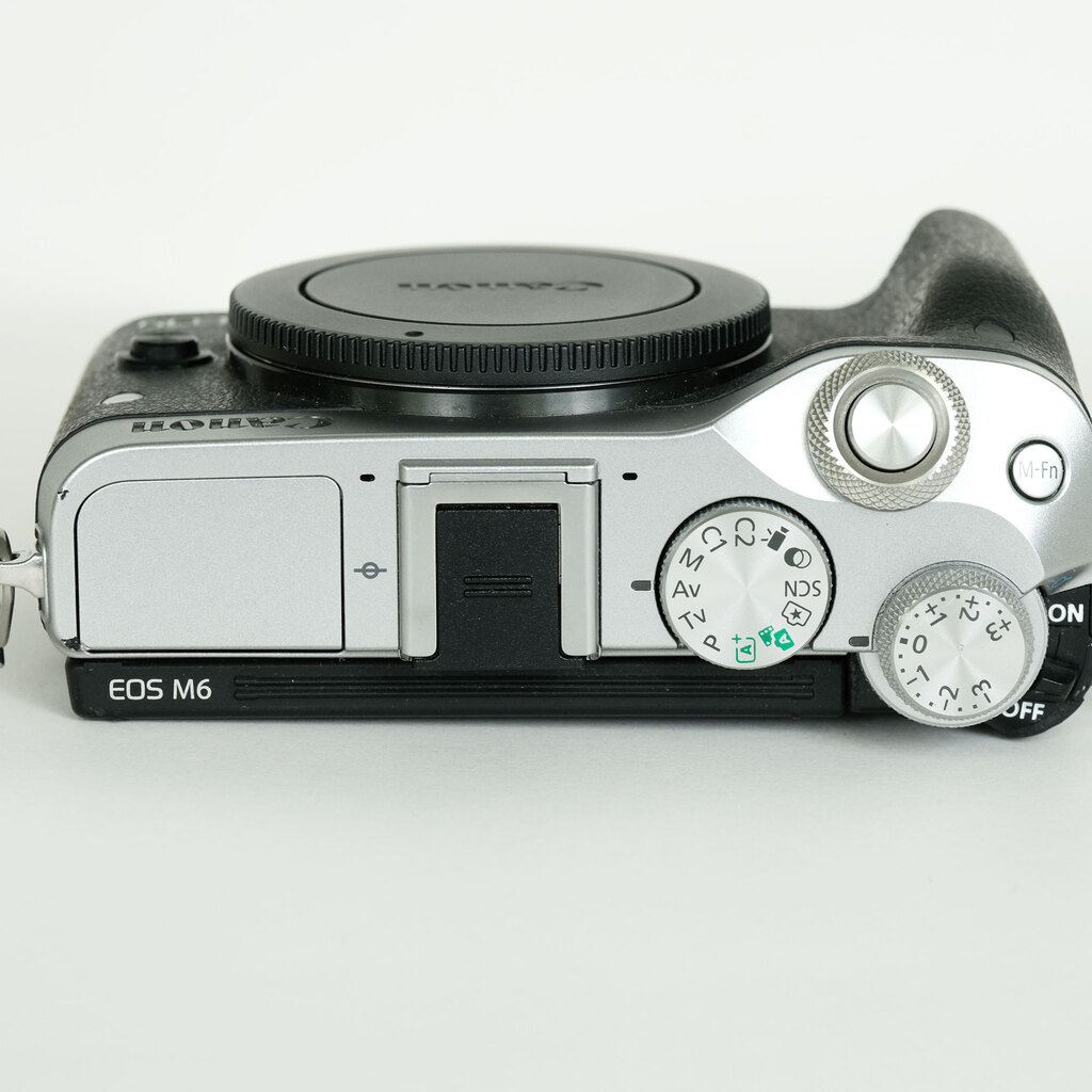 Canon EOS M6