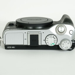 Canon EOS M6