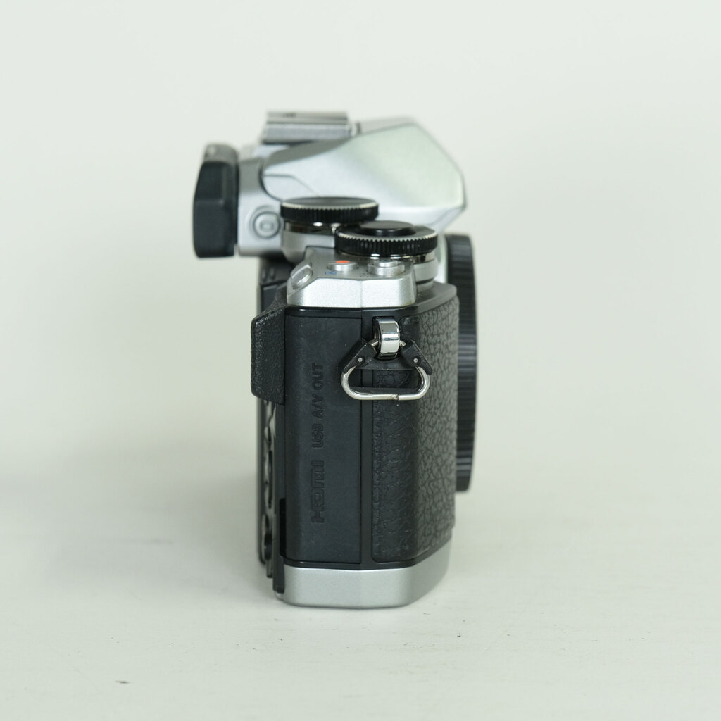 OLYMPUS OM-D E-M10 ボディ シルバー