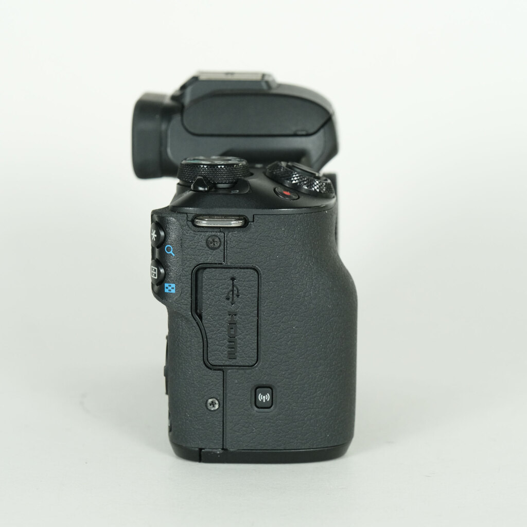 Canon EOS Kiss M Canon EOS Kiss M