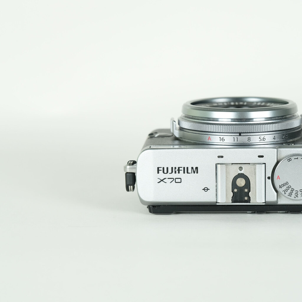 FUJIFILM X70 シルバー FUJIFILM X70 シルバー